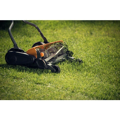 Fiskars Tondeuse à Gazon Manuelle, Tondeuse à Cylindre Avec Système De Coupe Sans Frottement Des Lames, Largeur De Coupe: 46 Cm, Noir/Orange/Argenté, StaySharp Max, 1000591 – Image 3